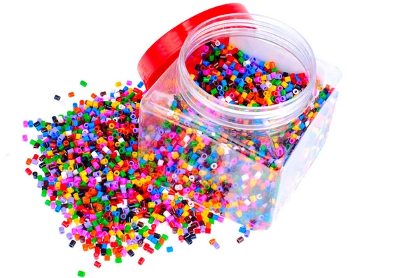 Burk med färgade plast bitar av barnens mosaik — Stockfoto