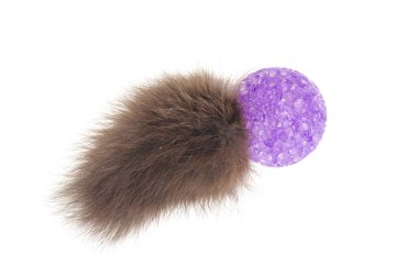 Beyaz izole kedi yavrusu için oyuncaklar. Studio fotoğraf