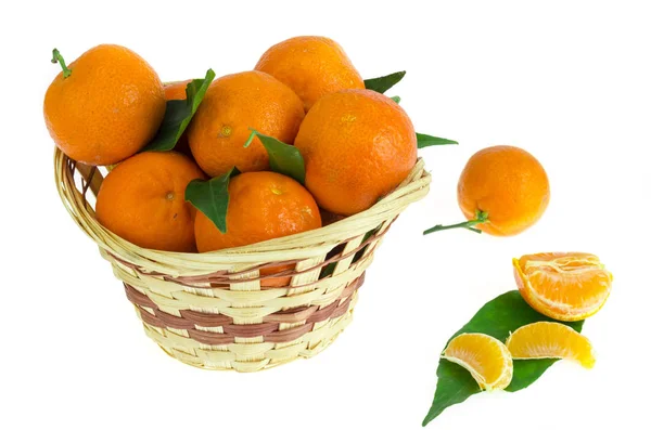 Bunch Fresh Tangerines Clementines Mandarins Basket Leaves Close Studio Photo — Stock Photo, Image