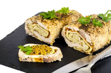 Tavuk eti yumurta gözleme ve havuç ile alır. Studio fotoğraf