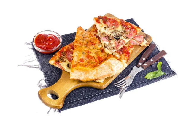 Kot üzerinde ahşap tahta pizza Dilimleri.