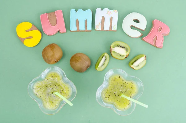 Hausgemachte Plätzchen, Lebkuchen mit Sommermotiv. — Stockfoto