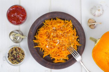 Lezzetli sağlıklı diyet kabak salatası.