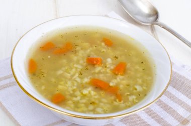 Kahverengi pirinç ve havuç ile Sebze suyu.