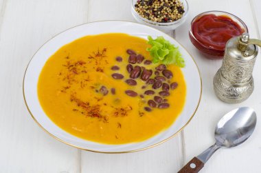 Kırmızı fasulye ile Sebze vejetaryen havuç kabak çorbası krema