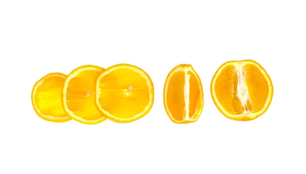 Ensemble d'orange fraîche entière et coupée et tranches isolées sur fond blanc . — Photo