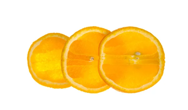 Set di freschi interi e tagliati arancio e fette isolate su sfondo bianco . — Foto Stock