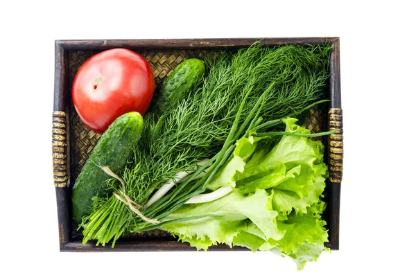 Bandeja de madera con bio verduras frescas. Foto: — Foto de Stock