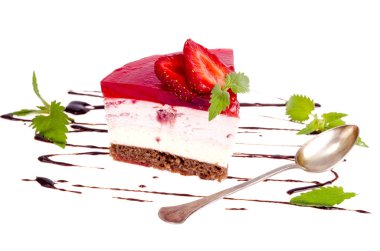 Çilek tart, mus kek, beyaz arka plan taze çilek ile cheesecake