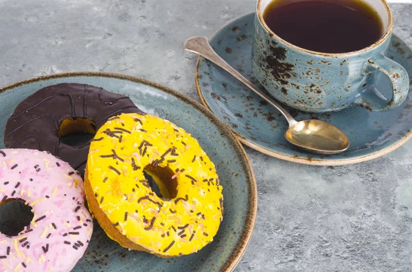 Fresh donuts, hot tea for lunch. — Stock Photo, Image