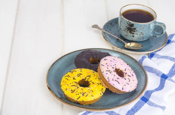 Fresh donuts, hot tea for lunch. — Stock Photo, Image