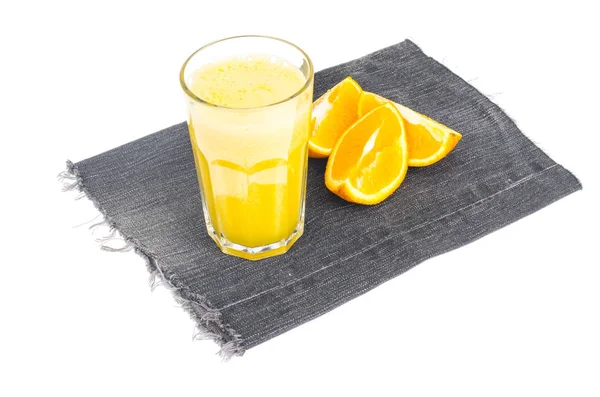 Jus d'orange frais avec pulpe, aliments sains . — Photo