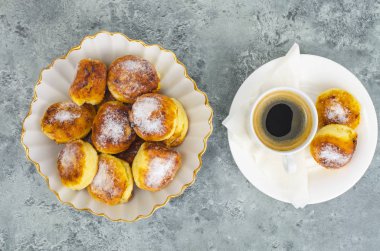 Tatlı lezzetli lor çörekler. Fotoğraf