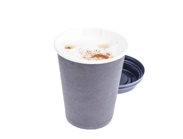 Disponibel svart pappersmugg med cappuccino, latte. — Stockfoto