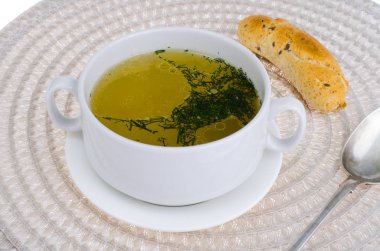 Taze tahıl topuz ile sıcak et suyu.