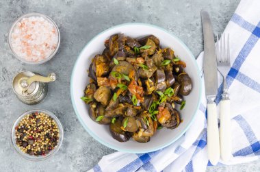 Vejetaryen yemek, patlıcan ile haşlanmış sebze. 