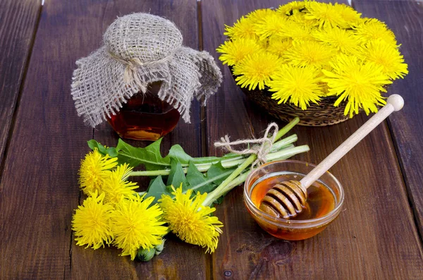 Floral delicious honey from dandelions. Studio Photo — Stock Photo, Image
