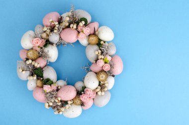 Colorfull Güzel şenlikli Paskalya çelenk. Fotoğraf