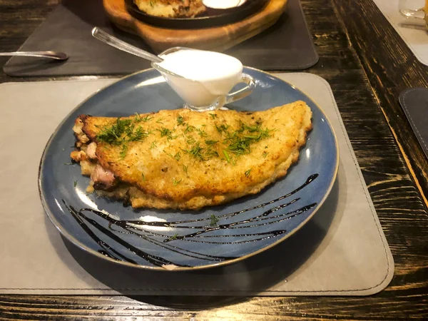 Panqueque de papa con champiñones en sartén — Foto de Stock