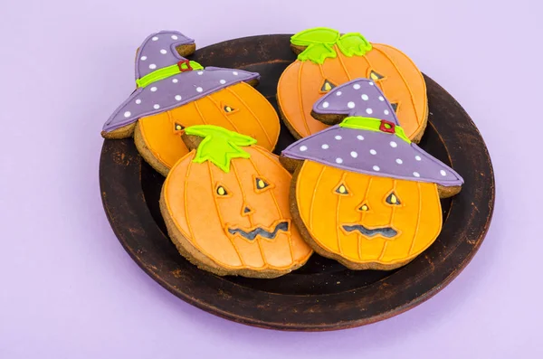 Bright Halloween pumpkin shaped gingerbread cookies. — Stock Photo, Image