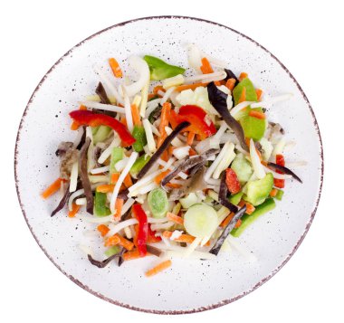 Hafif arka planda kase de Çin mantarı ile karıştırın sebze