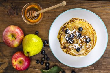 Çilek ve meyve ile Tatlı amerikan krep