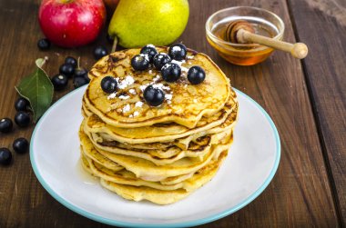 Çilek ve meyve ile Tatlı amerikan krep