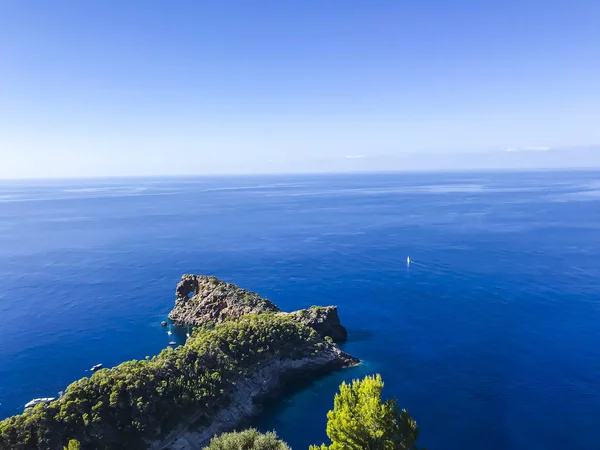 Utsikt över havet från klippan — Stockfoto