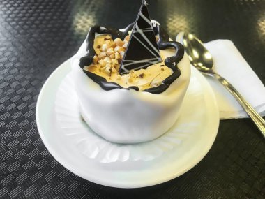 Sakız ve çikolata ile Kek