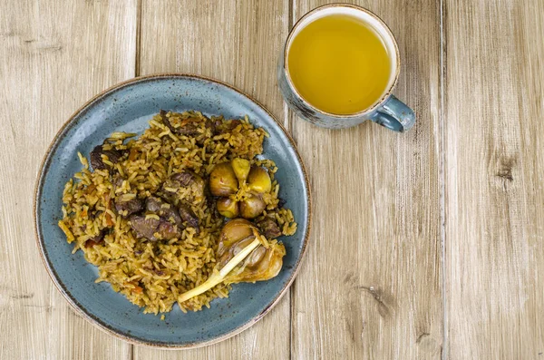 Kuzu ve sarımsak ile lezzetli aromatik pilav