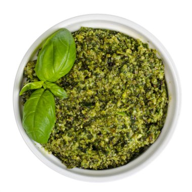Ev yapımı taze fesleğen pesto sos