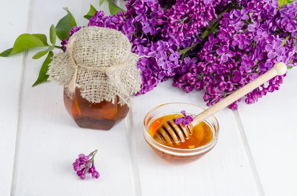 Yaz kokulu leylak çiçeği balı. Stüdyo Fotoğraf