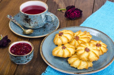 Reçel ile lezzetli yumuşak kurabiye