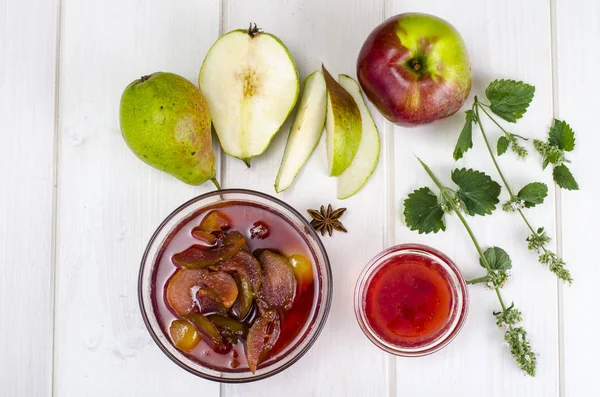 Mermelada de peras y manzanas en almíbar dulce — Foto de Stock