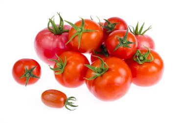 Taze kırmızı ve pembe domates beyaz arka plan üzerinde izole