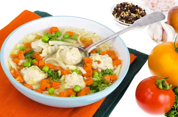 Supă de pui cu legume, paste și chiftele . — Fotografie, imagine de stoc