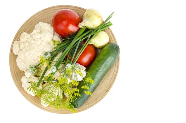 Légumes de saison bio maison sur assiette en bois — Photo