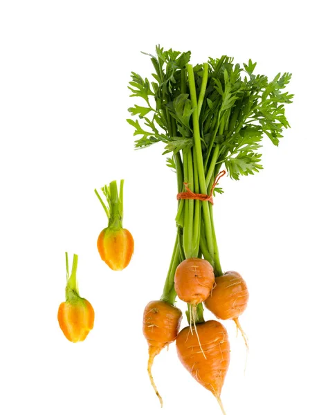 Только что собрали Круглый Ромео морковь, изолированные на белом фоне . — стоковое фото