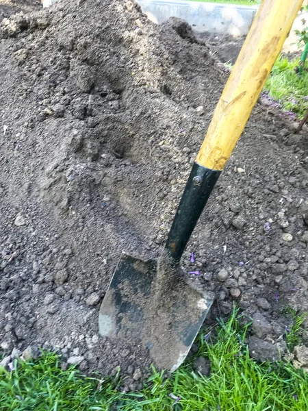 Siyah toprak kirli kürek, bahçe işi