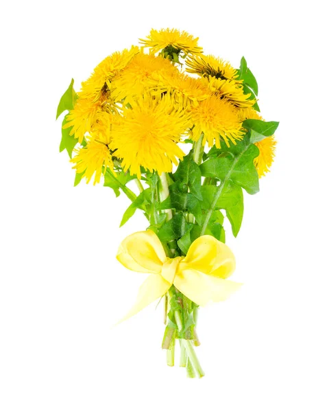 Hermoso ramo de florecientes dientes de león amarillo. Foto: —  Fotos de Stock