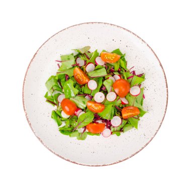 Sağlıklı beslenme. Pancar yaprağı, turp ve vişneli domates salatası. Stüdyo Fotoğrafı