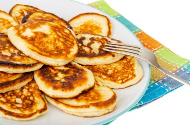 Tabakta ev yapımı krep, renkli peçete. Stüdyo Fotoğrafı