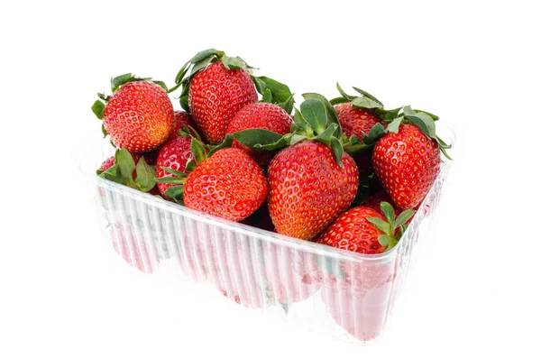 Reife Erdbeeren Transparenter Verpackung Isoliert Auf Weiß Studioaufnahme — Stockfoto