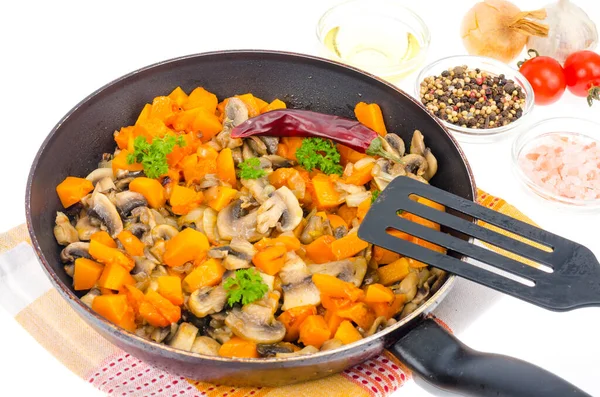 Stufato Vegetale Vegetariano Zucca Funghi Padella Sfondo Bianco Studio Foto — Foto Stock