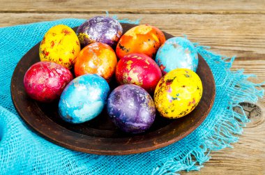 Renkli yumurtalar - Paskalya kutlamalarının sembolü. Stüdyo Fotoğrafı