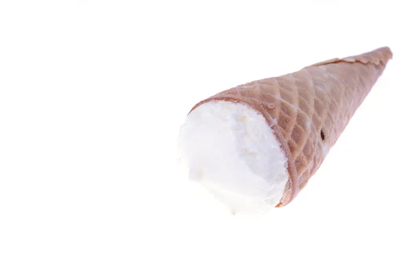 与白色冰淇淋的华夫锥形 工作室照片 — 图库照片