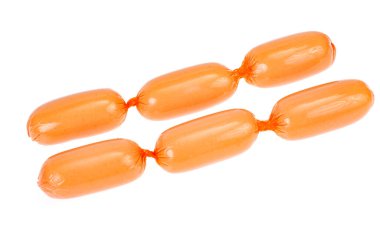 Beyaz arka planda izole edilmiş polyamide et sosisleri. Stüdyo Fotoğrafı