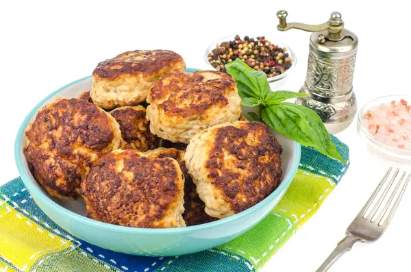 Kıyma dilimlenmiş etten ev yapımı pirzola. Stüdyo Fotoğrafı