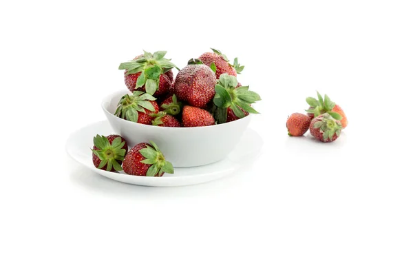 Ripe Red Strawberries Plate Close White Backgroun — Stock Photo, Image