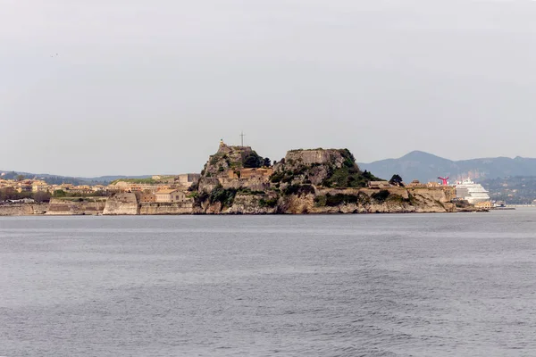 Korfu Adası. Eski, savunma kale ve deniz (iyon island, Yunanistan eski şehirden görünümü)